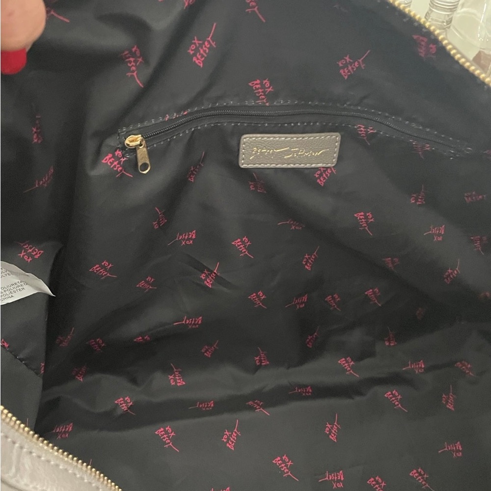 BETSEY JOHNSON GRAY SKULL TRAVEL DUFFLE WEEKENDER BAG NEW - Picture 5 of 8